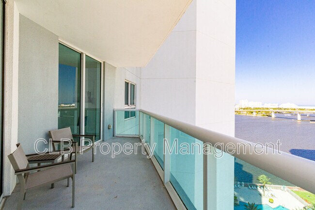 Building Photo - 241 Riverside Dr