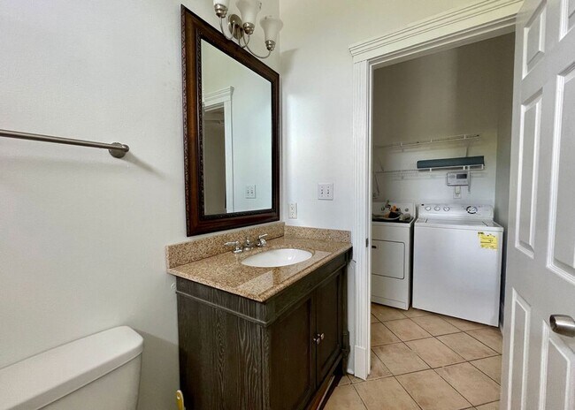 Building Photo - Available 8/1. Gorgeous 2 BR/1 BA Unit in the Historic East Side!