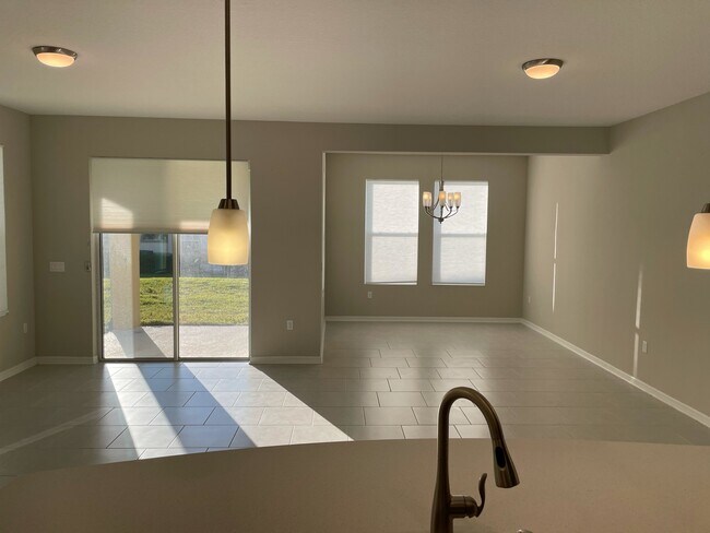 Building Photo - 13532 Fountainbleau Dr