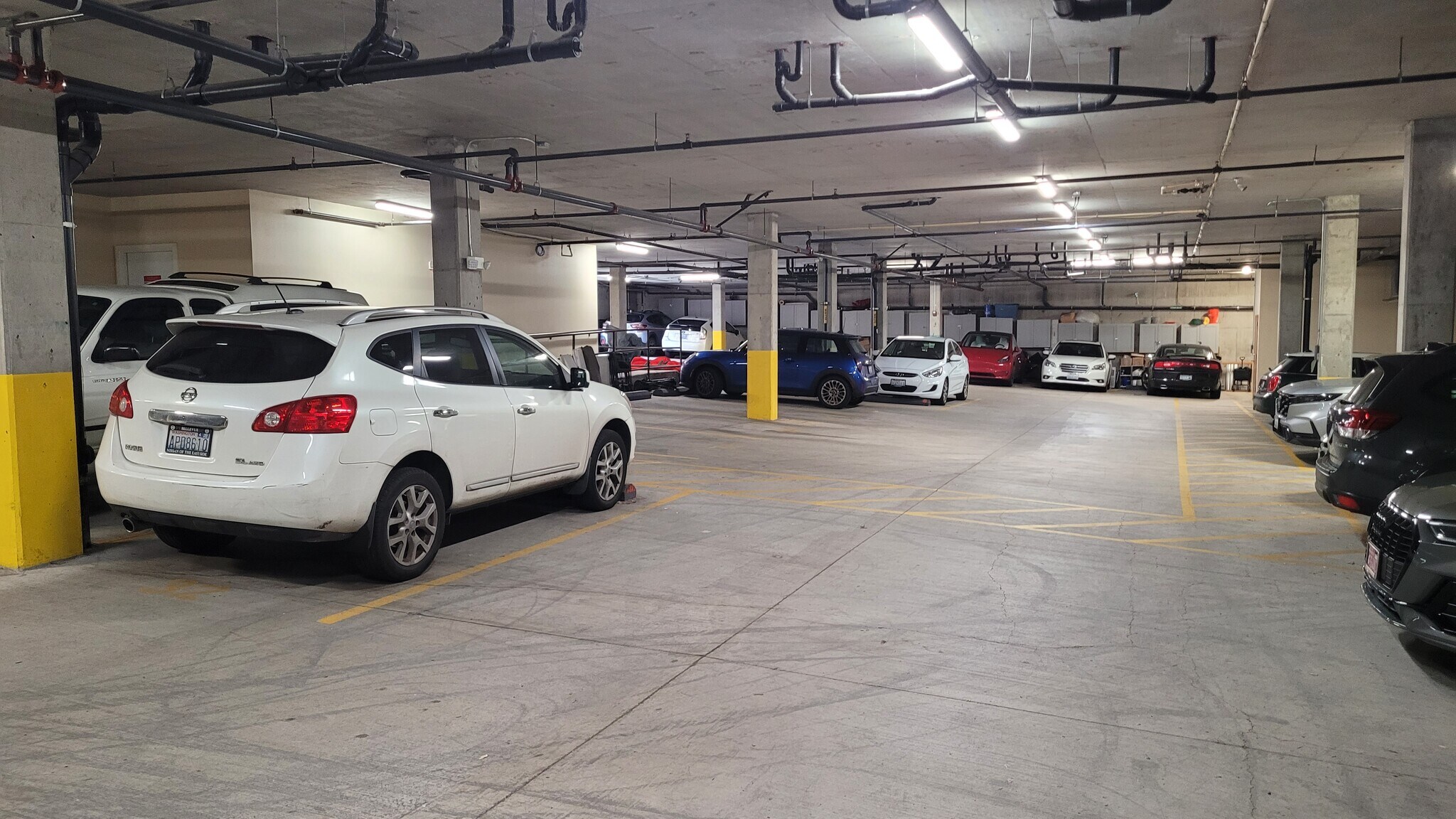 Big, safe, well lit garage - 4116 California Ave SW