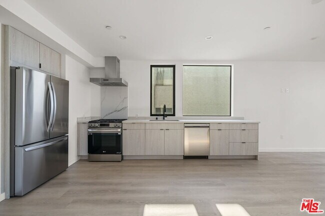 Building Photo - 3755 S Canfield Ave