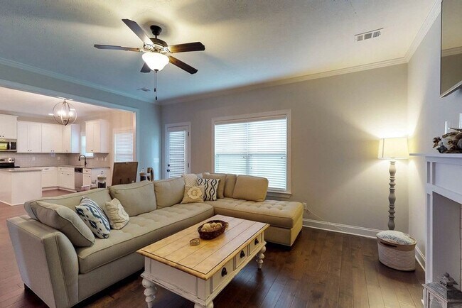 Building Photo - 708 Tree Top Trl