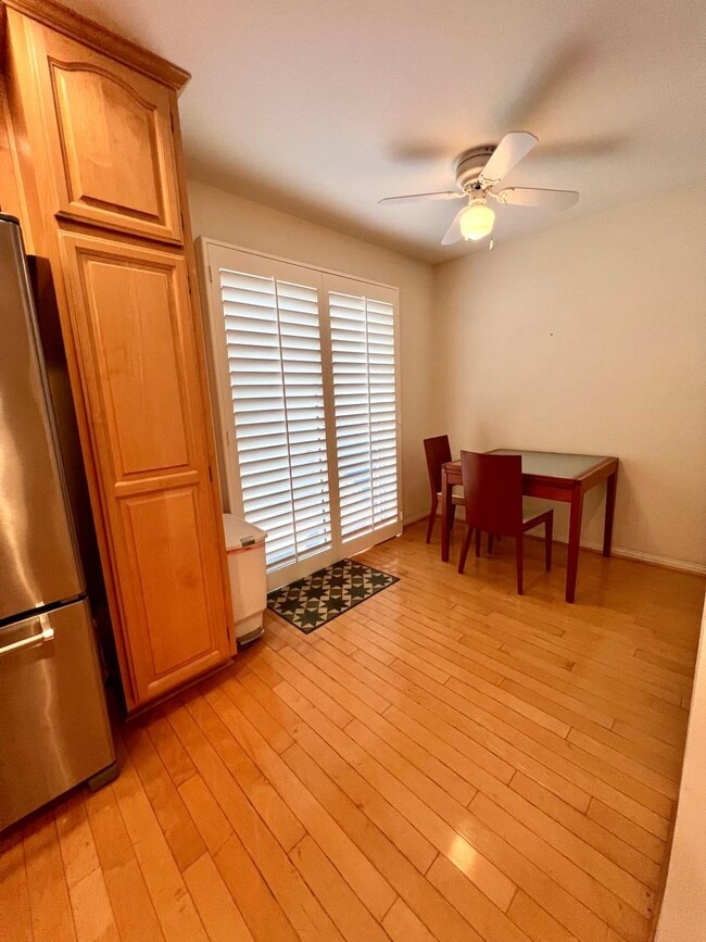 Building Photo - Amazing Downtown Torrance! - 3 bd / 2.5 ba...
