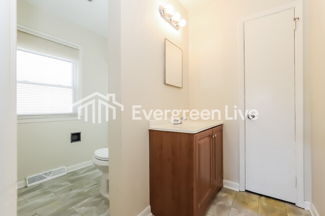 Building Photo - 1711 Oberlin Dr