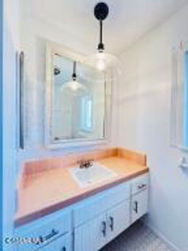 Building Photo - Don't miss this beautifully maintained 5-b...