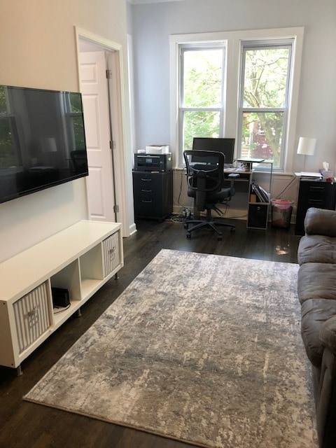 Living Room - 3320 N Lakewood Ave