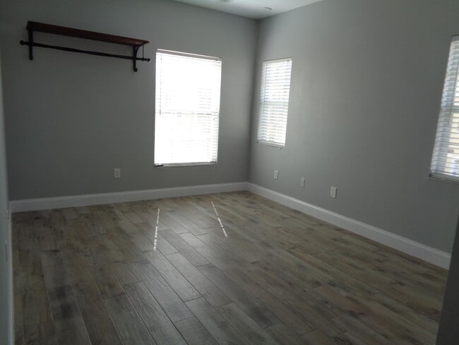 Building Photo - 10372 Fox Trail Rd S