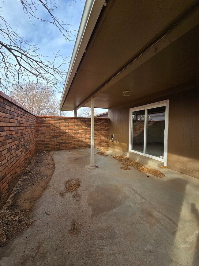 Building Photo - 2129 Jonquil Park Dr