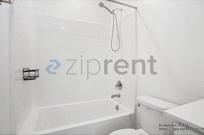 Building Photo - 823 Blue Oak Lane W