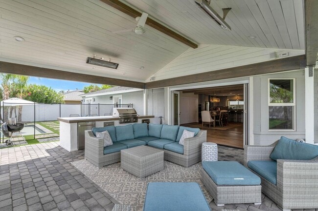 Building Photo - 6202 E Calle Redonda