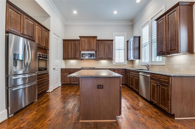 Building Photo - 2110 Helsminster Dr