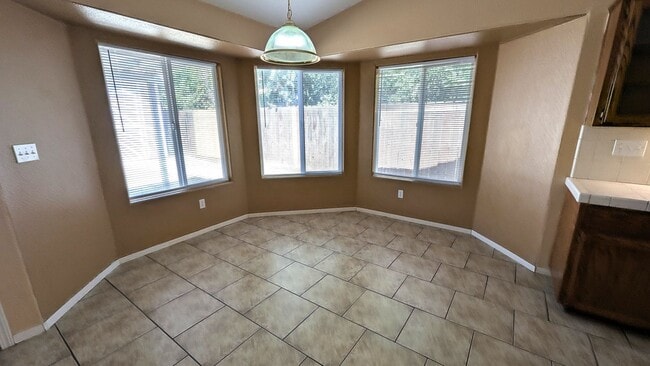 Building Photo - Beautiful Westside 3 Bedroom 2 Bath Home