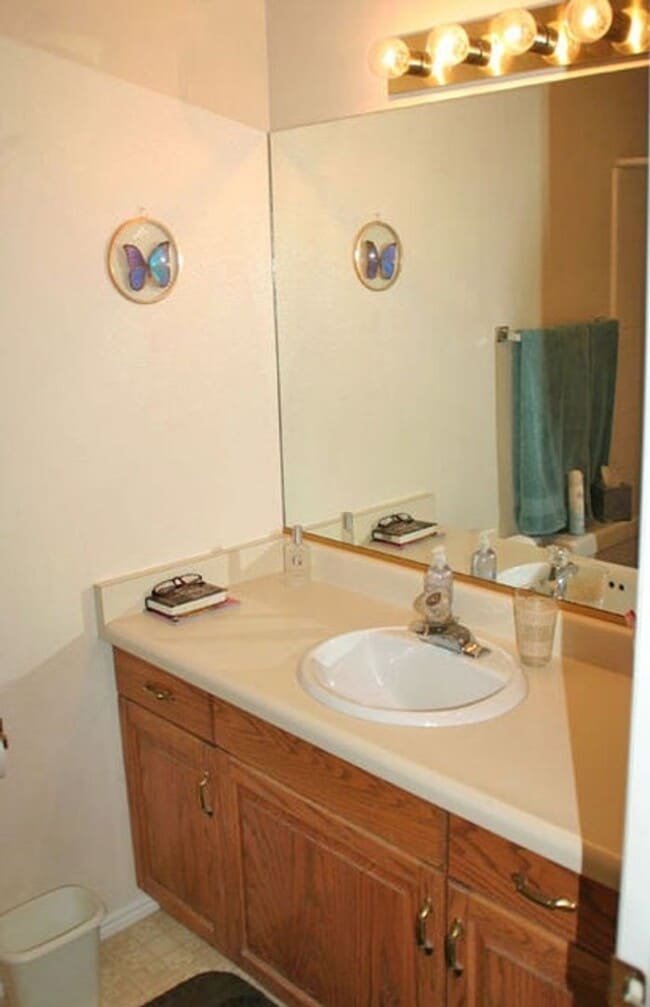 Building Photo - 38 E 200 S