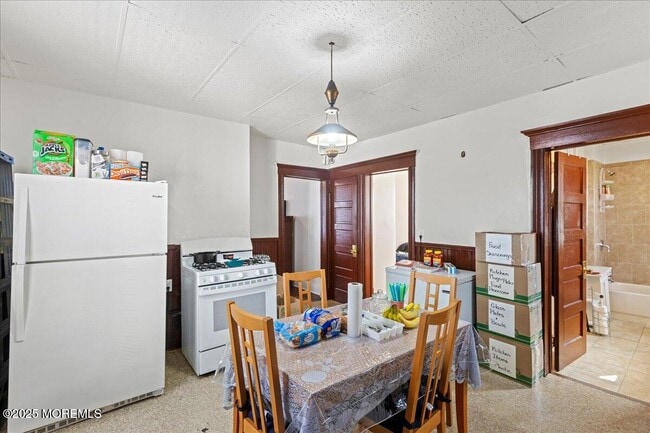 Building Photo - 104 Welton St