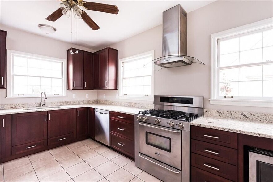 Building Photo - 132 Garden Ln