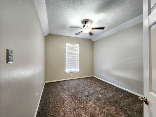Building Photo - 2412 N Mission Cir
