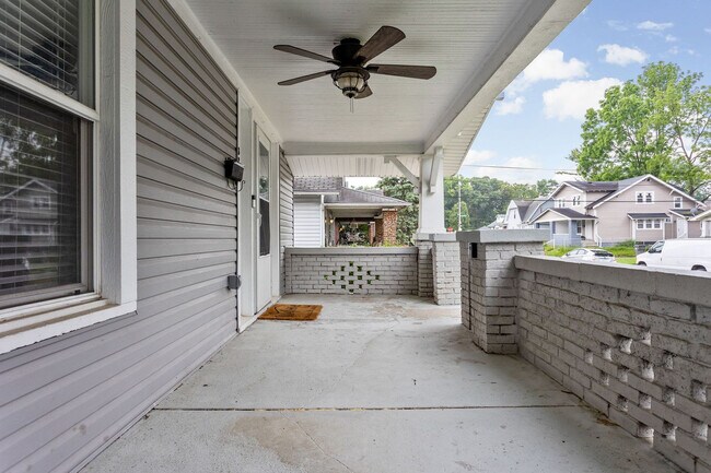 Building Photo - 325 N Bancroft St