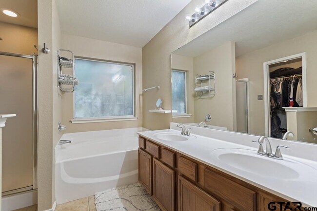 Building Photo - 308 Willow Rd