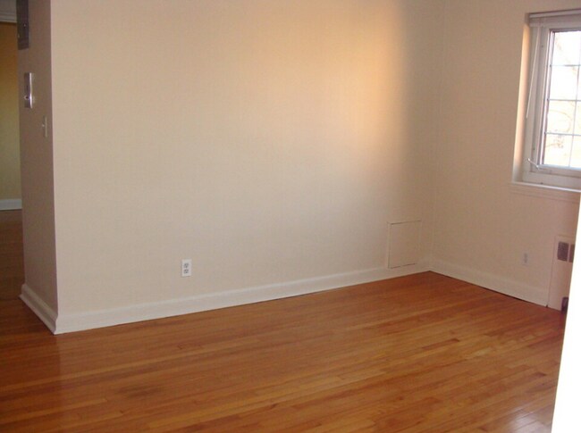 Building Photo - Heat, Hot Water Included, Parking Included.