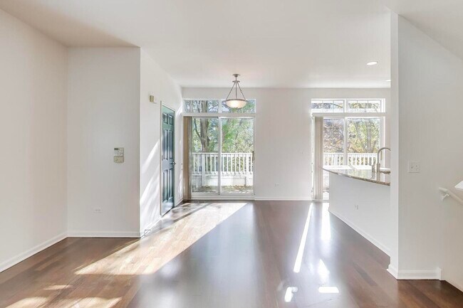 Building Photo - 513 Grove Ln