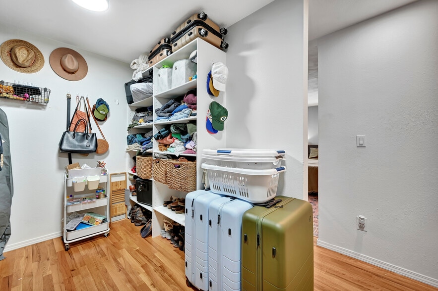 Building Photo - 6526 S Elizabeth Way