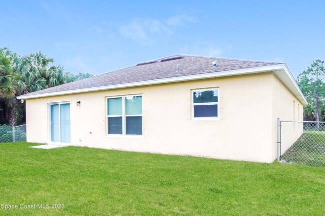 Building Photo - 3051 Fitzpatrick Ave