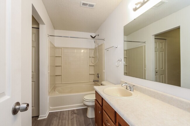 Building Photo - 823 Runnymede Dr
