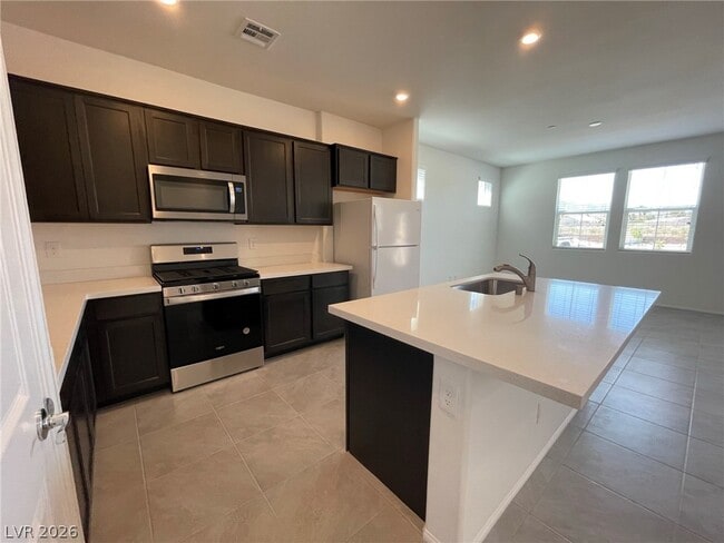 Building Photo - 626 Sedum Ave.