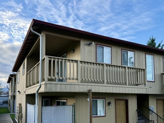 Building Photo - 34 Lewis Ave