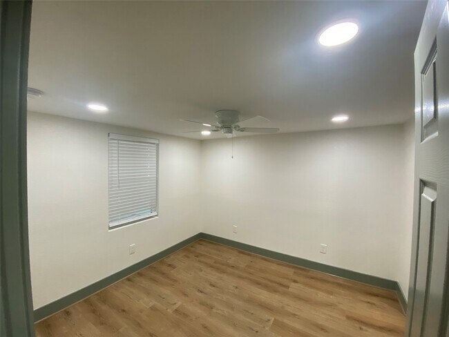Building Photo - 2305 55th St