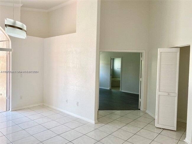 Building Photo - 15627 SW 16th Ct