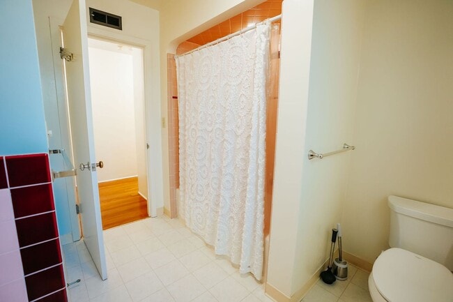 Building Photo - 1911 H St