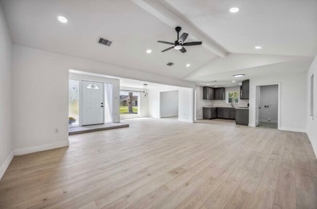 Building Photo - 2819 Toyah Ave