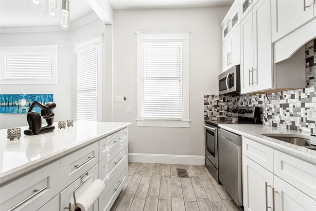 Building Photo - 4719 Junius St