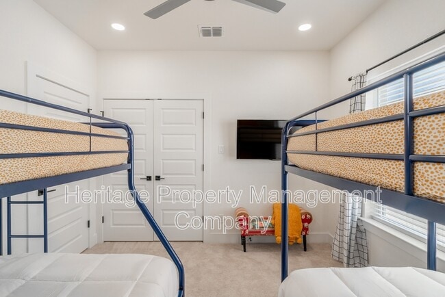 Building Photo - 719 Eleanor Ave