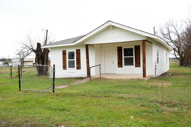 Building Photo - 1208 Mancil Ave