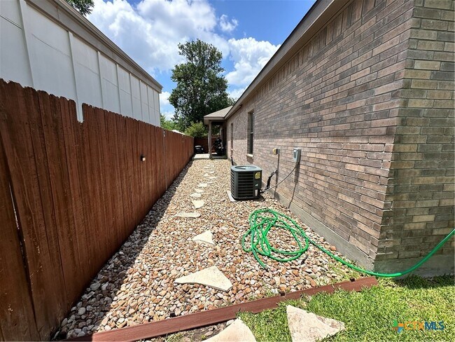 Building Photo - 362 E Faust St
