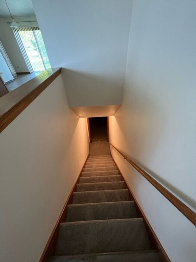 Building Photo - 330