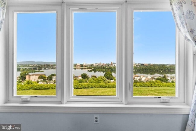 Building Photo - 543 Bridgeview Dr
