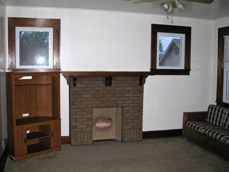 Building Photo - 724 1/2 McLane Ave