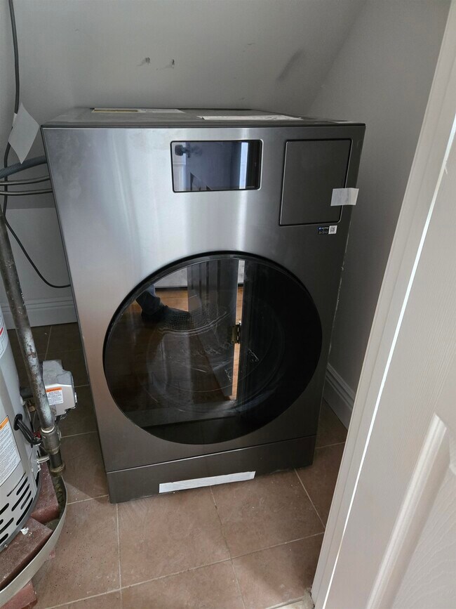 Building Photo - 817-819 Avenue C