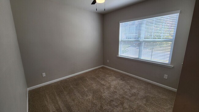 Building Photo - Simpsonville - Howards Park - One Level 4B...