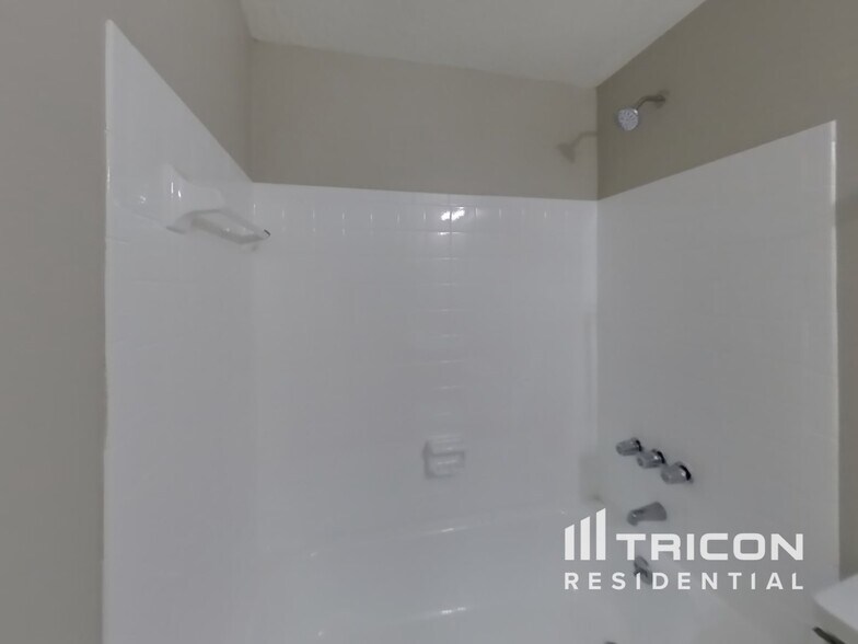 Building Photo - 1641 Rhonda Dr