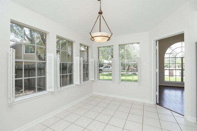 Building Photo - 25215 Aughton Dr