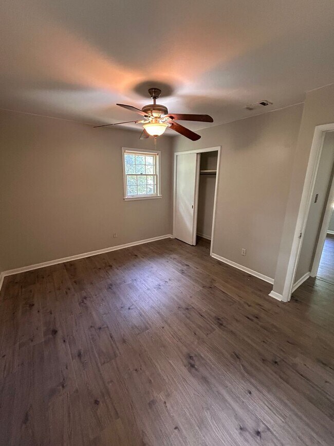 Building Photo - Move in Ready