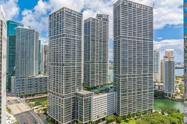 Building Photo - 475 Brickell Ave