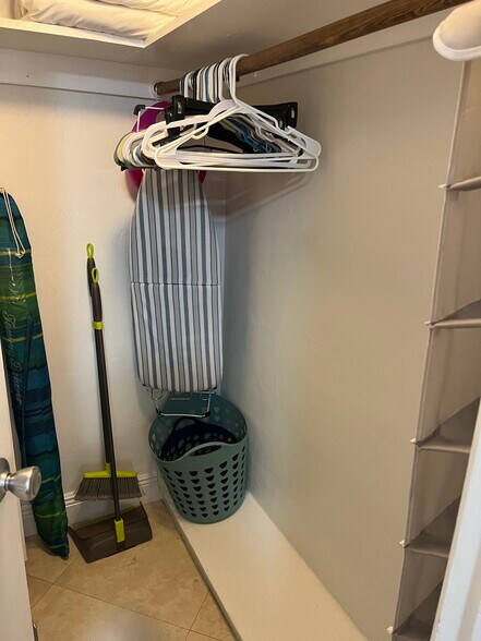 Building Photo - 3230 NE 13th St