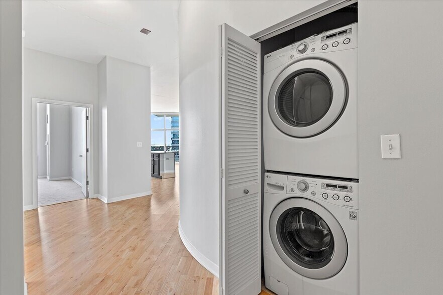 Building Photo - 1600 S Indiana Ave