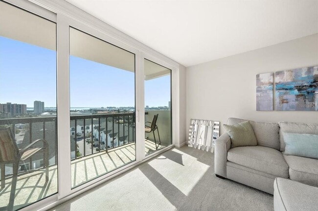 Building Photo - 400 Island Way