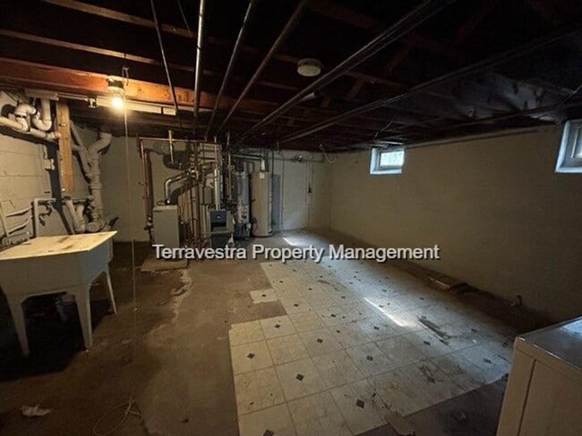 Building Photo - 6020 Highland Ave